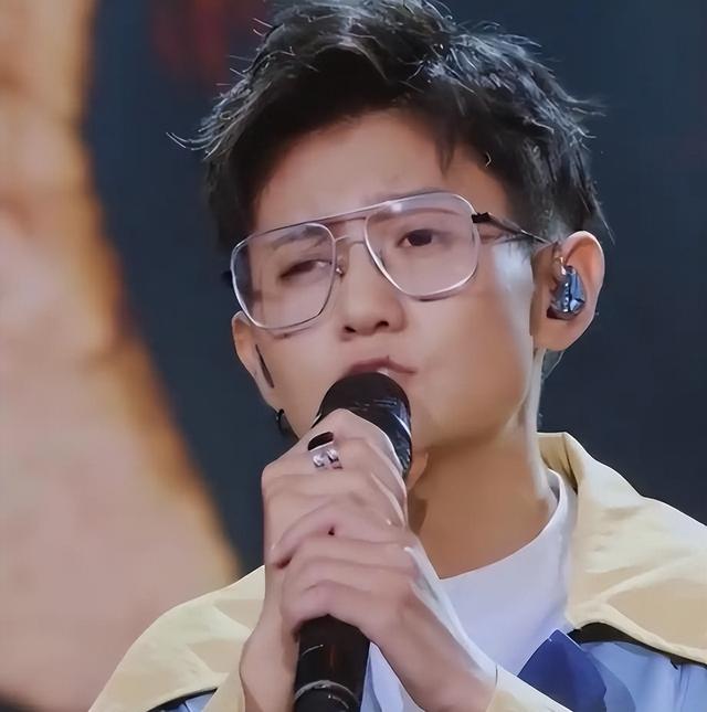 詹姆斯下家争夺进入白热化:三大热门球队谁能最终胜出?
