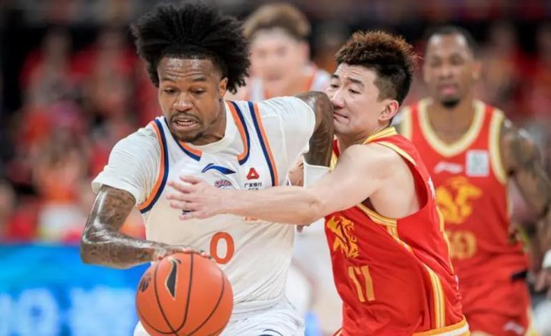 球迷吵翻!乔丹是NBA初代营销大牌,詹姆斯是迭代招牌,真相扎心