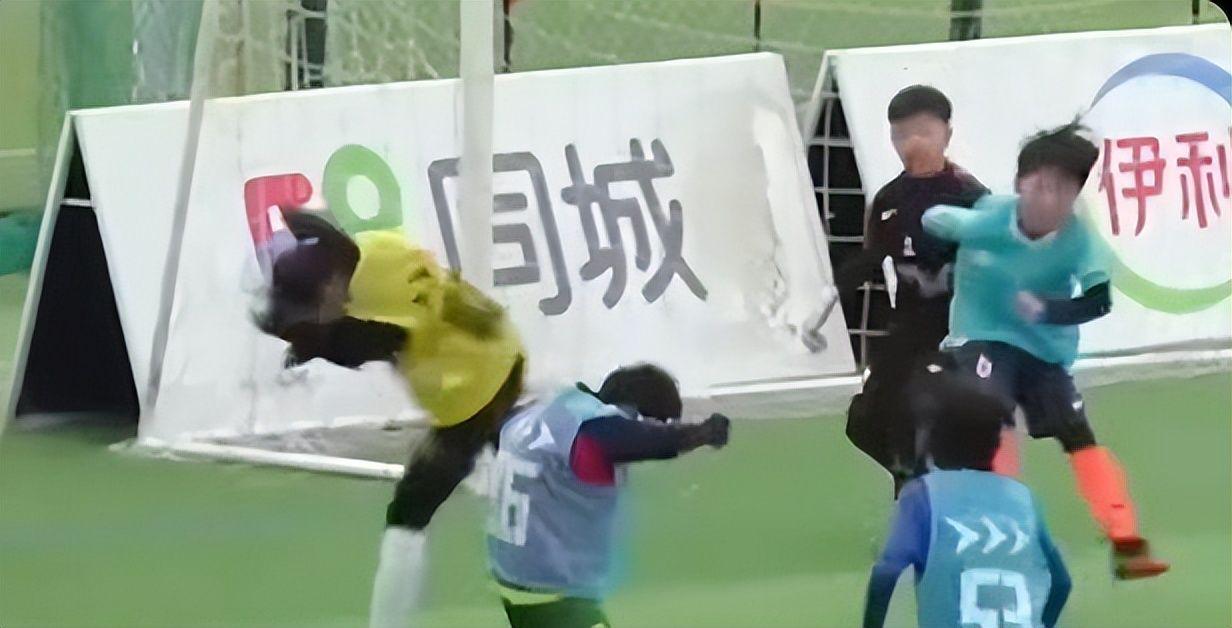 【现场】姆总戴帽皇马主场大胜 穆帅名字响彻伯纳乌