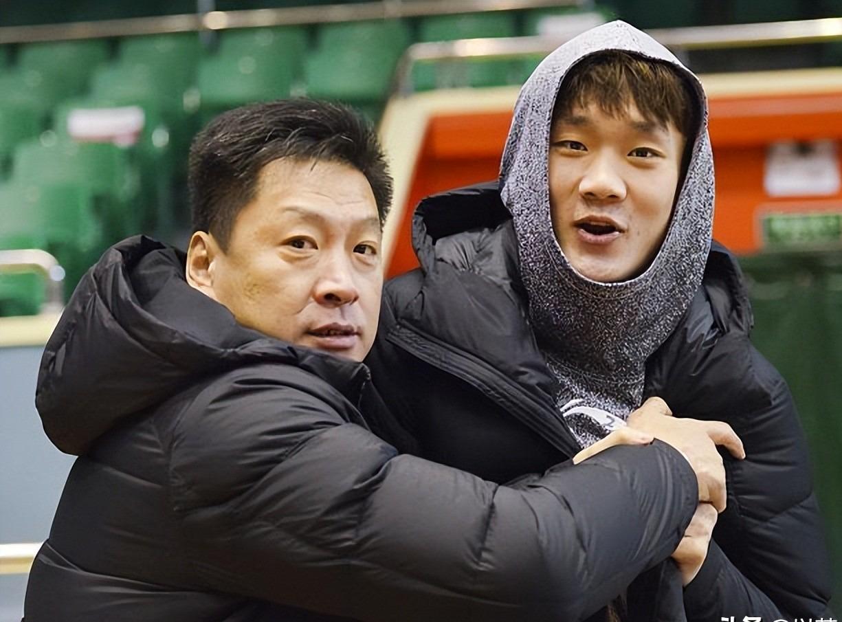 宏远速递!陈老板做重要决定,徐杰与罗斯打百分大战,朱芳雨表态不离队