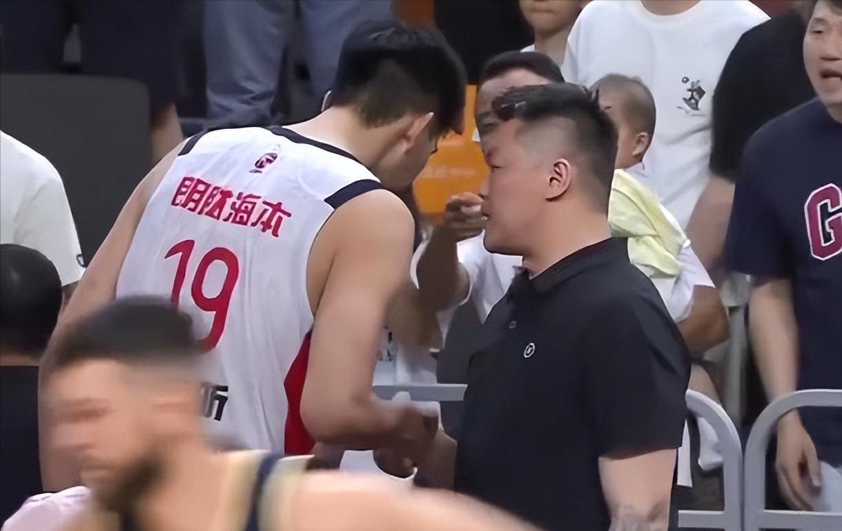 黄健翔暗讽董路:不可能永远欺骗所有人!董路回应:口贩子 可笑
